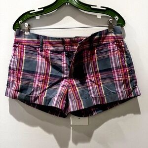 Volcom size 7 purplee and pink plai chino shorts. Excellent con